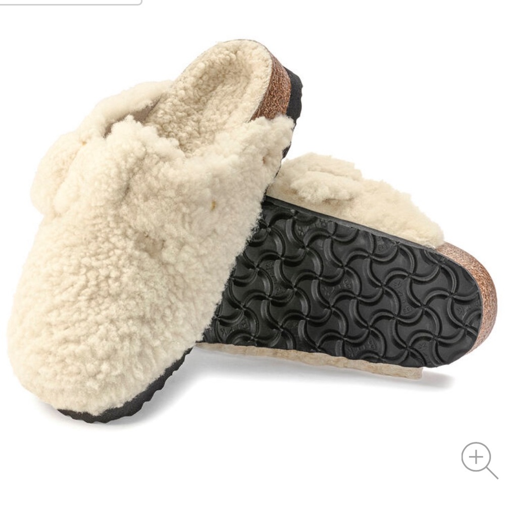 NWOT and box Birkenstock big buckle Boston furry clogs.